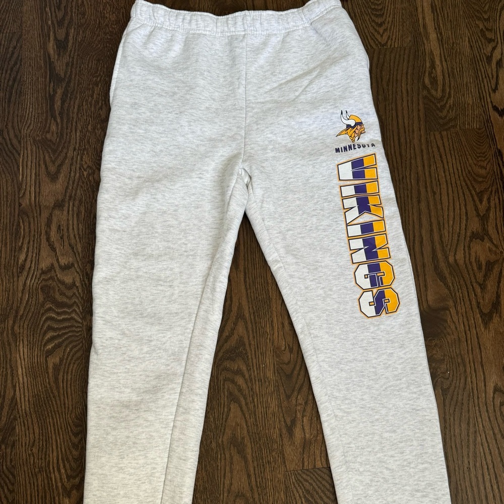 New never worn Minnesota Vikings NFL brand sweatpants.
